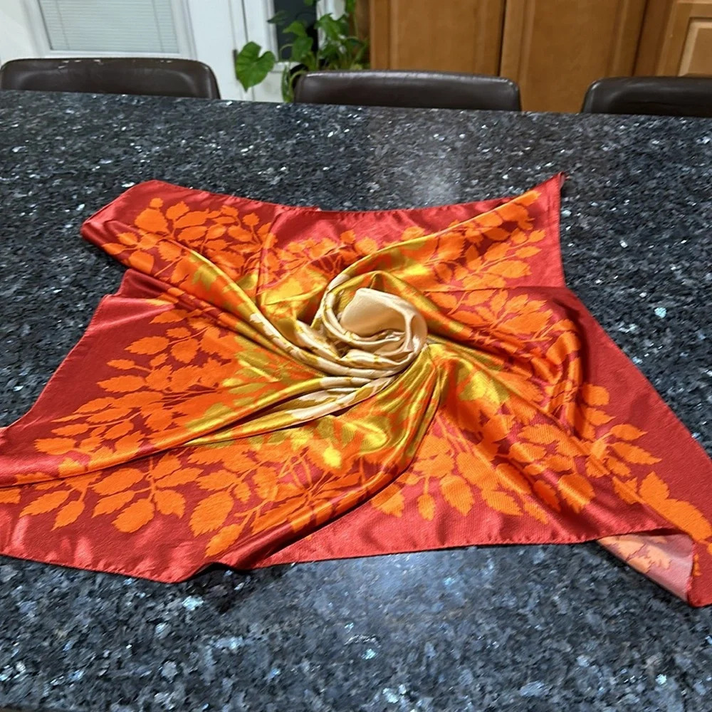 Beautiful scarf - Picture 2 of 6